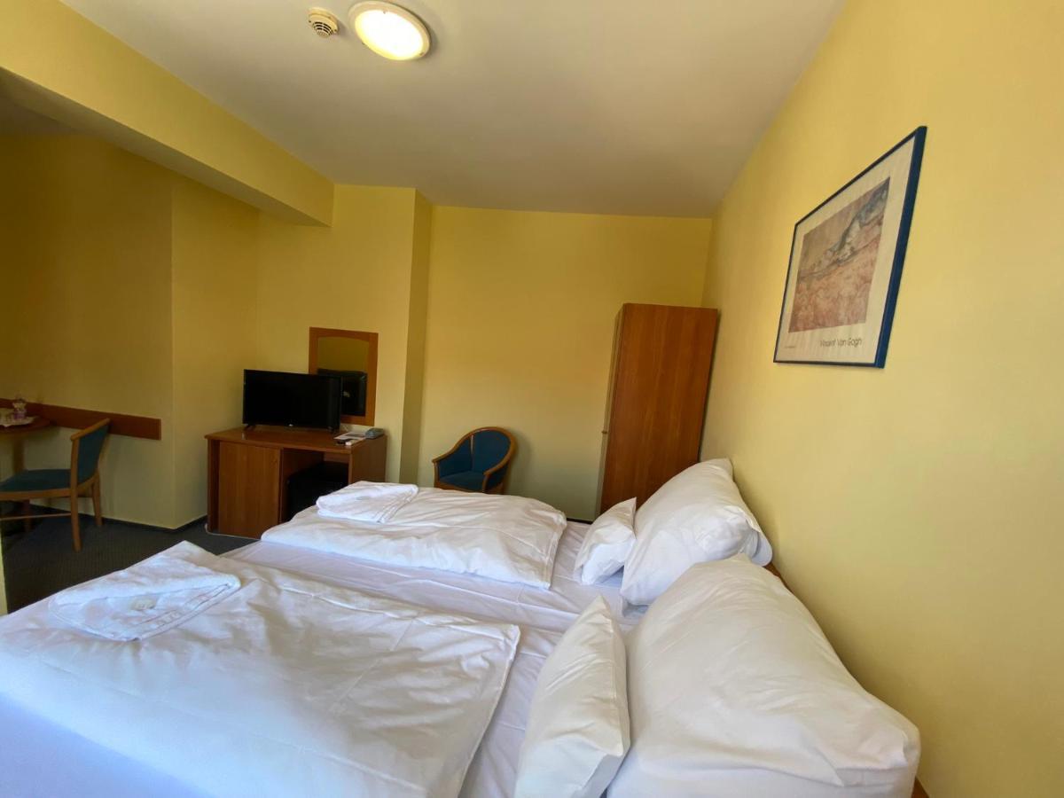 Tisza Alfa Hotel Szeged Exterior photo